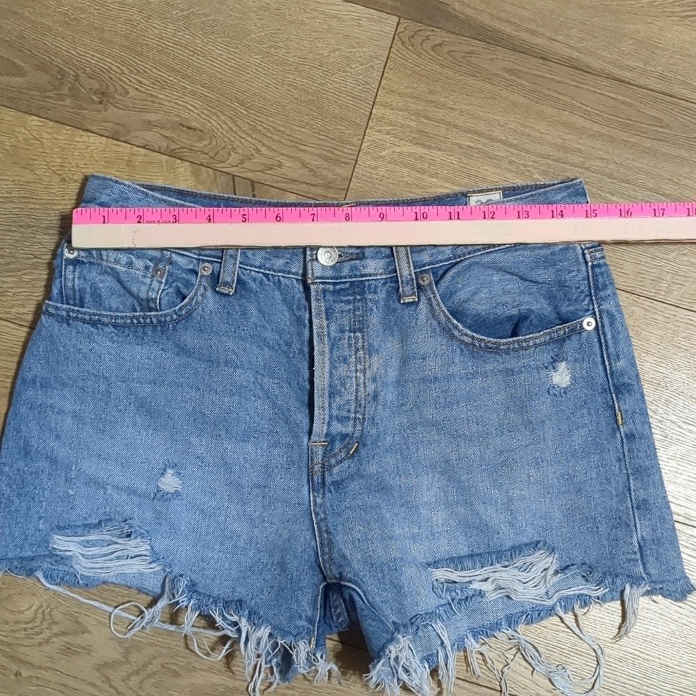 We The Free People Cut Off Jean Denim Shorts 28 - Picture 4 of 8